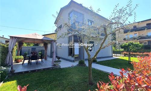 VILLETTA SINGOLA RISTRUTTURATA CON GIARDINO